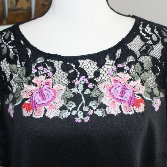Lux II, lace and embroidered dress Large C1 - Picture 4 of 10